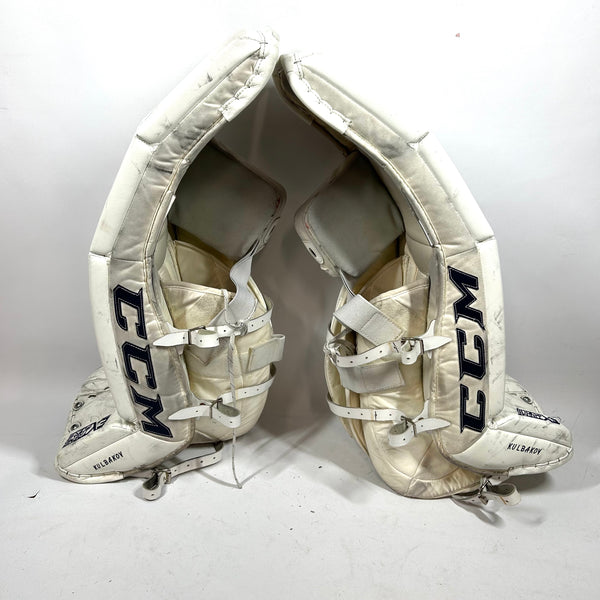 CCM Extreme Flex III - Pro Stock Senior Goalie Pads (White)