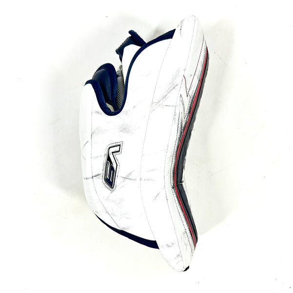 Vaughn Velocity V9 - Used Goalie Blocker (White/Navy/Red)