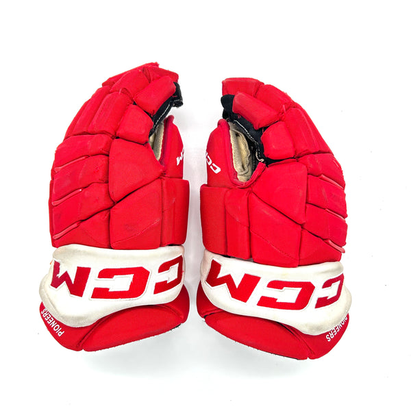 CCM HGJS - Used Pro Stock Glove (Red/White)