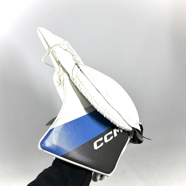 CCM Extreme Flex 6 - Pro Stock Goalie Glove (White/Blue/Black)