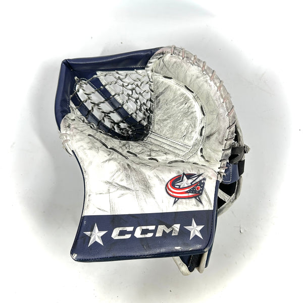 CCM Extreme Flex 6 - Used AHL Pro Stock Goalie Glove (White/Blue)